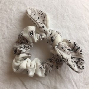 bow scrunchie